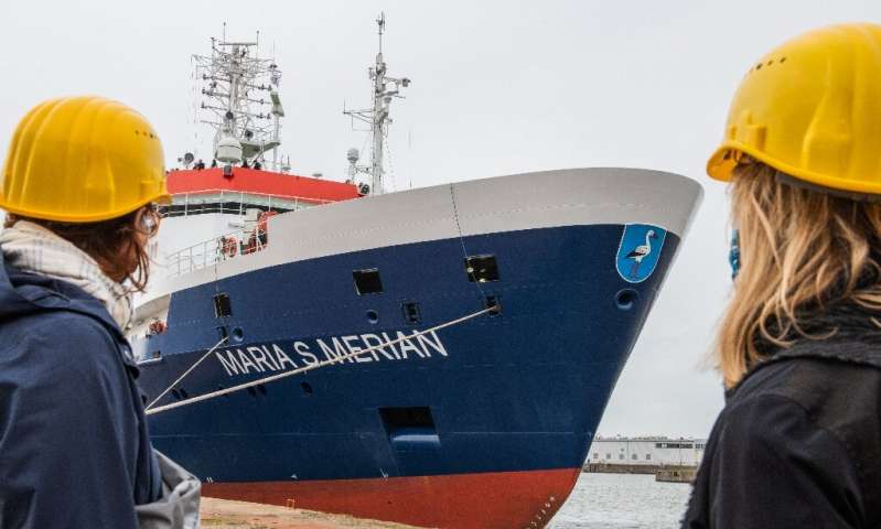After two months of delay, a new crew is finally en route to Spitsbergen on two vessels After two months of delay, a new crew is finally en route to Spitsbergen on two vessels