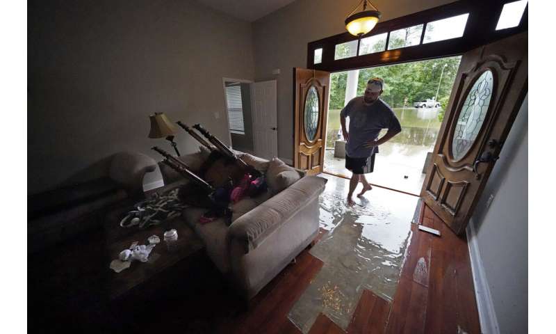 Major damage to Alabama mobile home park amid tropical storm