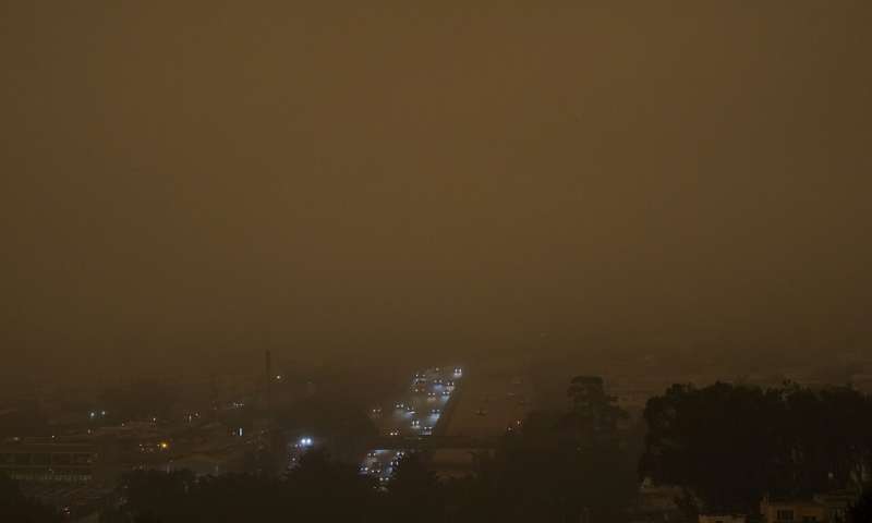 Massive smoke clouds, thick air darken Western US skies