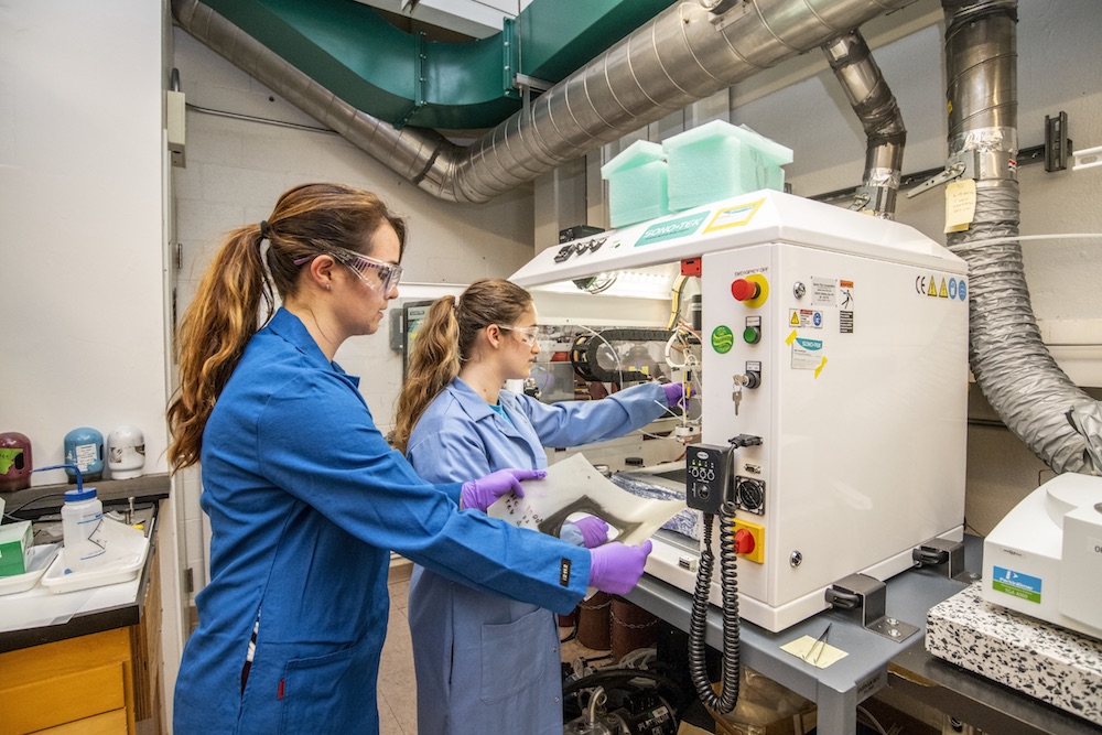 photo of Berkeley Lab graduate students Julie Fornaciari and Sarah Berlinger