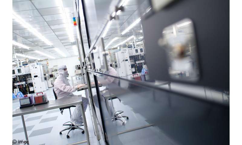 Engineers demonstrate the first flexible hardware platform for silicon spin qubit integration on 300 mm wafers