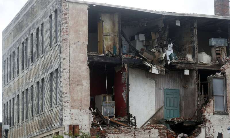 Tropic storm Isaias whips up eastern US, killing at least 6