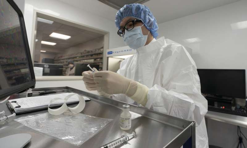 US experts convene to decide whether to OK Pfizer vaccine
