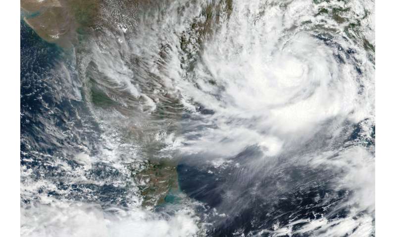 Cyclone's winds, rain lash India coast after 1.1M evacuated