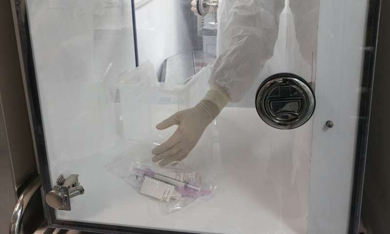 US experts convene to decide whether to OK Pfizer vaccine