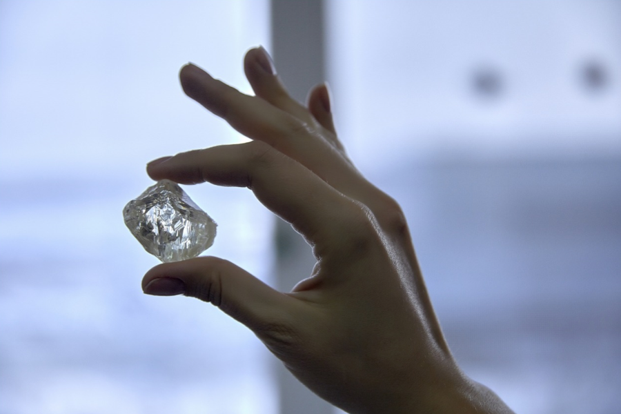 Alrosa's June sales drop 76%