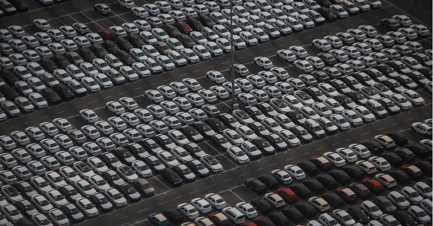 Fuel cell passenger vehicles - Cars parked at dealership