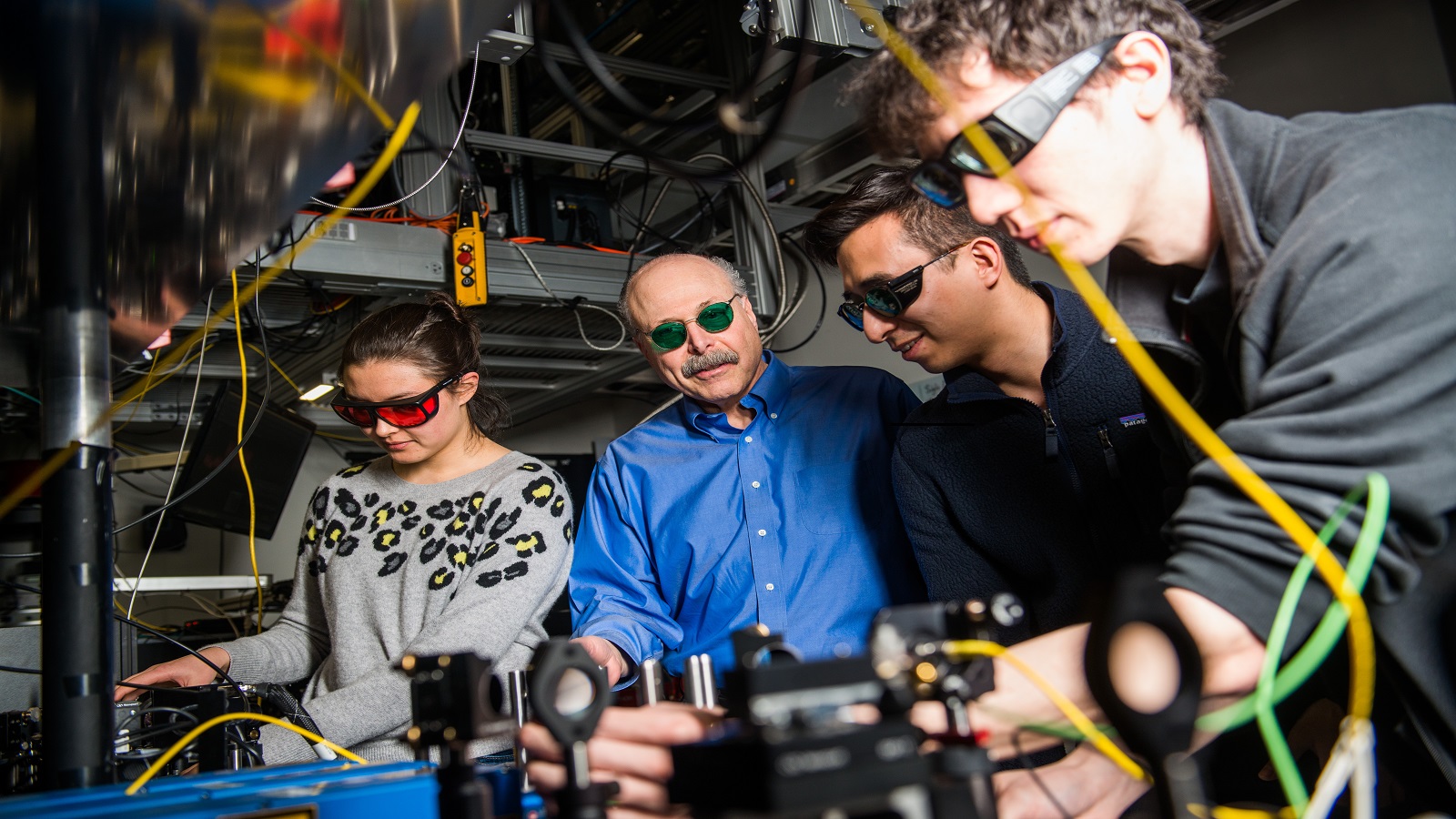 David Awschalom, physicist at UChicago and Argonne National Laboratory, reviews data from a quantum information experiment with graduate students in his lab. (Image by UChicago.)