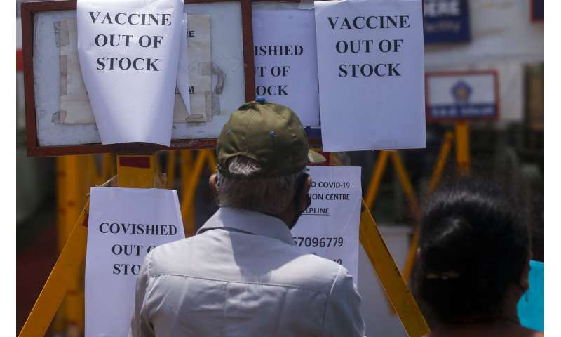 India tops 200,000 dead as virus surge breaks health system