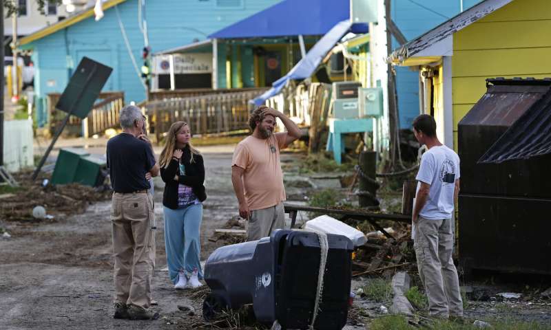Tropic storm Isaias whips up eastern US, killing at least 6