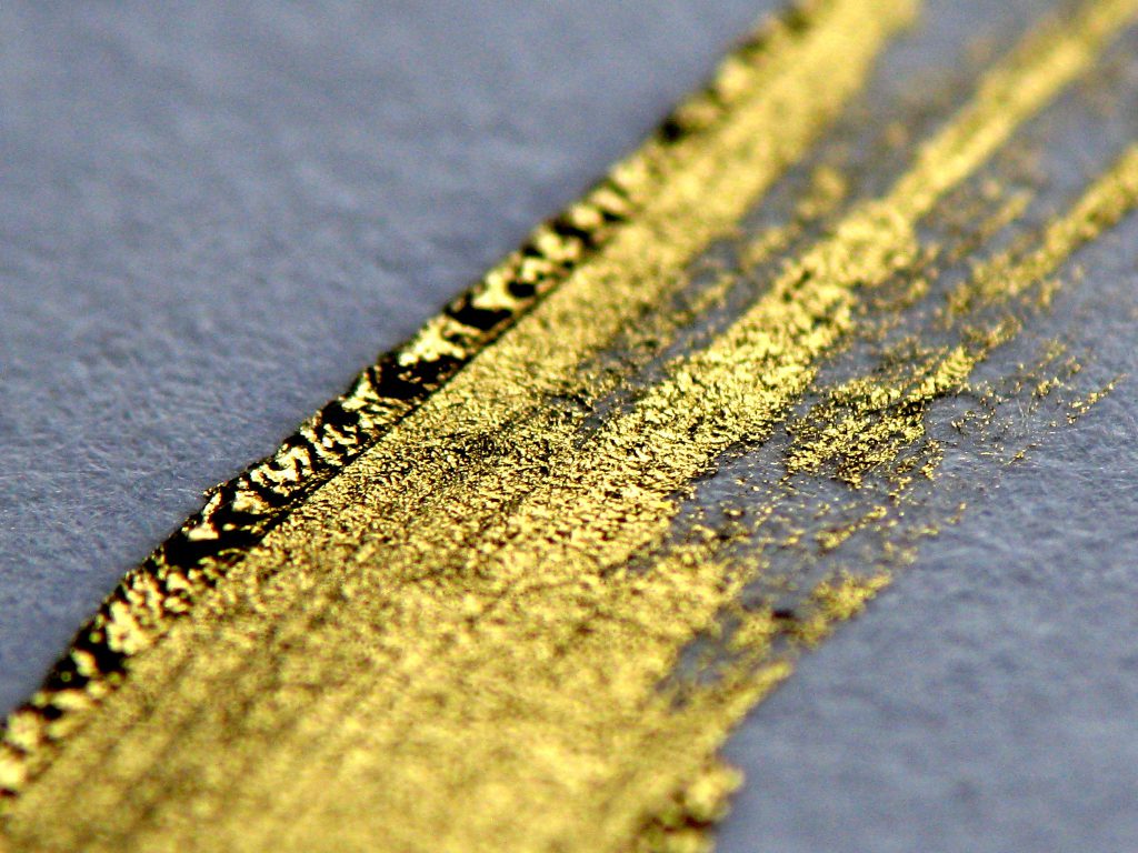 Gold price falls on economic recovery hopes