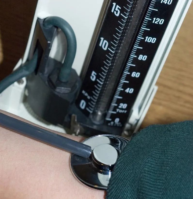 高血压的人,一天24小时什么时间测量血压最准确?看医生说清楚!