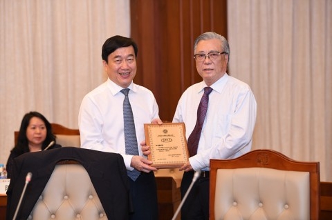 当天,李大鹏还应邀出席了"复旦大学2018级本科生开学典礼"和第六届