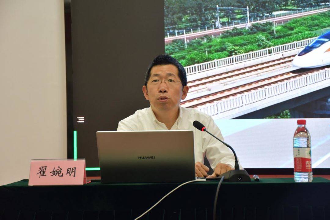 川铁大讲堂",本期思政课特别邀请到中国科学院院士翟婉明担任主讲嘉宾