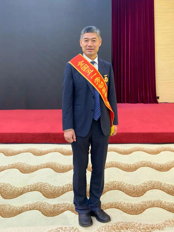 逸仙荣光热烈祝贺院长宋尔卫院士荣获全国五一劳动奖章