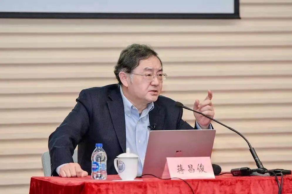 蒋昌俊同济大学党委副书记彭震伟表示,两院院士是国家的财富,人民的