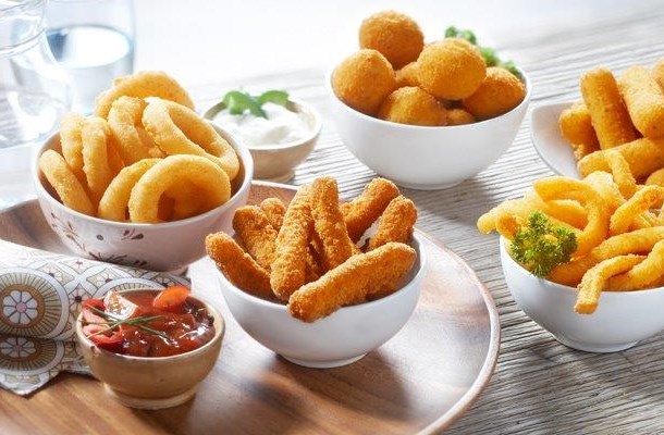 油炸是一种流行的烹饪方法,它使食物在质地和香味上更有吸引力,从而