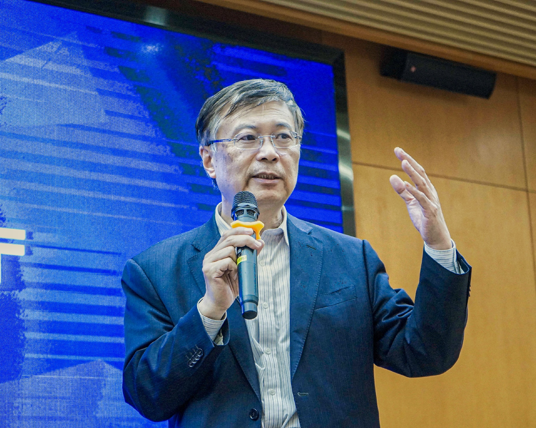 院士报告厅王建宇从量子卫星成功看中国如何从跟踪到引领